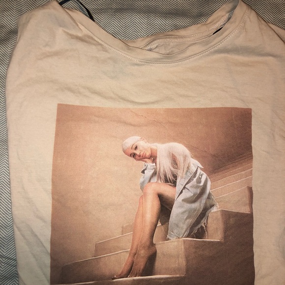 Ariana Grande Tee - Picture 1 of 2
